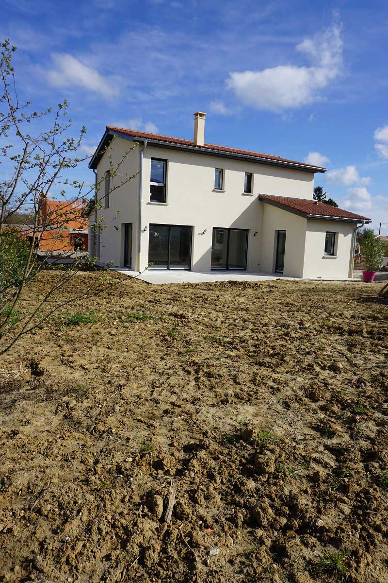 Création d'une maison individuelle contemporaine, fondation et aménagement, travail de maître d'oeuvre dans le Rhône