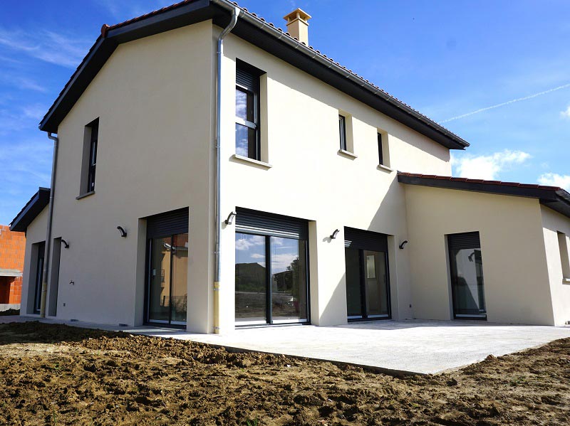 Création d'une maison individuelle contemporaine, fondation et aménagement, travail de maître d'oeuvre dans le Rhône
